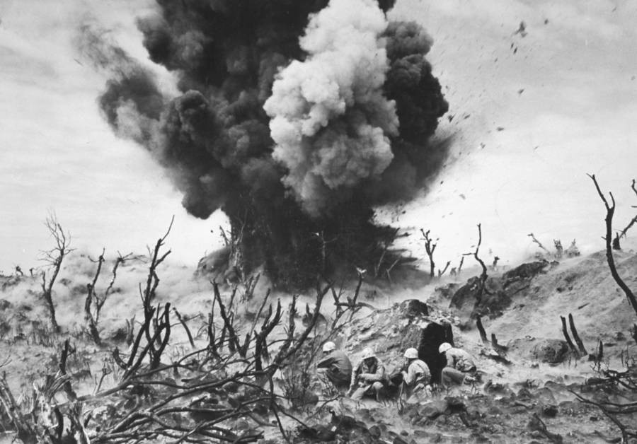 Đến ngày 26/3/1945, trận chiến Iwo Jima kết thúc với thắng lợi thuộc về phía Mỹ.