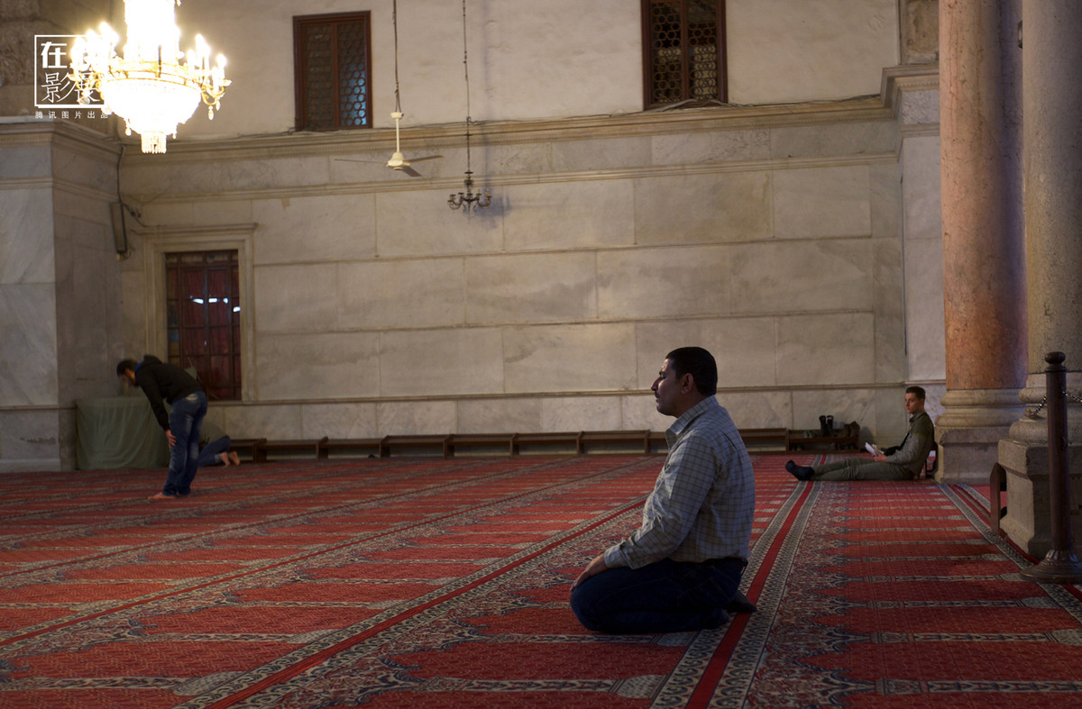 Người dân tới cầu nguyện tại nhà thờ Hồi giáo Umayyad.