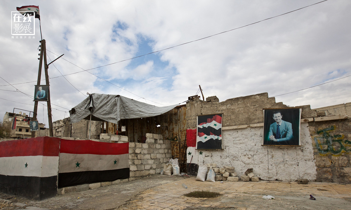 Trạm kiểm soát của Quân đội chính phủ Syria bên trong thành phố Aleppo.