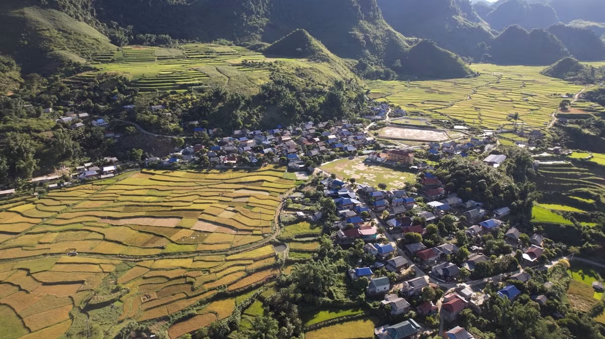 Theo hồ sơ vụ án, bản Lưng, xã Chiềng En là một vùng đất hẻo lánh và khó khăn bậc nhất thuộc địa bàn huyện Sông Mã (tỉnh Sơn La). Khoảng 21h15 ngày 24/2/2015, Công an tỉnh Sơn La nhận được tin báo của Công an huyện Sông Mã về việc, 19h cùng ngày, sau khi dập tắt đám cháy trên lán nương của gia đình ông Tòng Văn Xiến ở khu đồi Huổi Pao, thuộc Bản Lưng, xã Chiềng En, người dân phát hiện thi thể một người phụ nữ bị cháy đen (Ảnh minh họa, nguồn internet) 