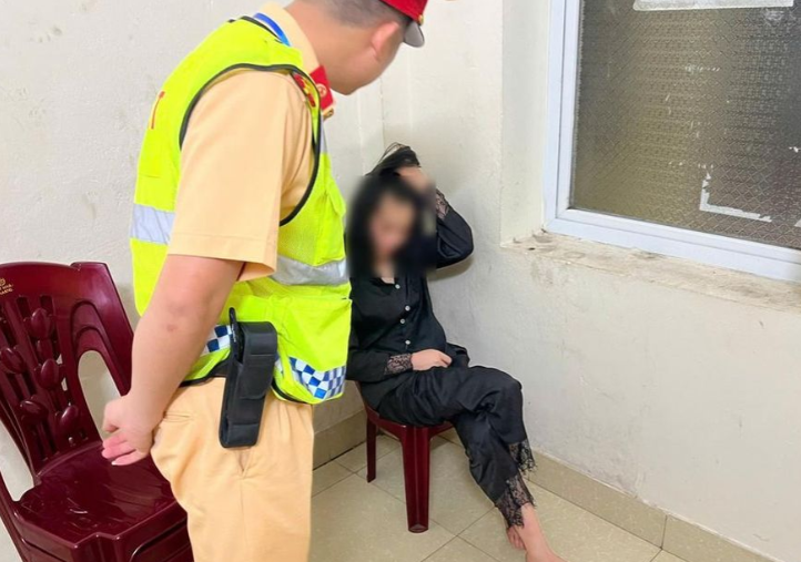 Uong ruou say, co gai tre ra cau o Quang Ninh dinh tu tu