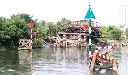 Sa lan dam sap cau Cai Tam: Tre vuot vung nuoc xoay di hoc-Hinh-3