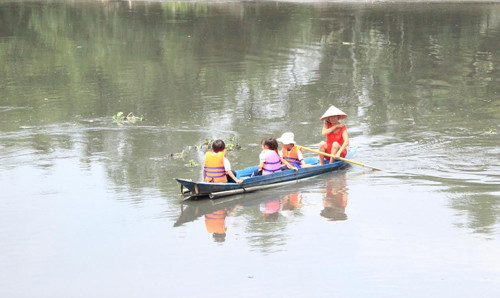 Sa lan dam sap cau Cai Tam: Tre vuot vung nuoc xoay di hoc-Hinh-4
