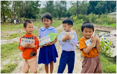 Vinamik cung Cap la yeu thuong “trao co hoi di hoc, cho co hoi doi doi“-Hinh-4