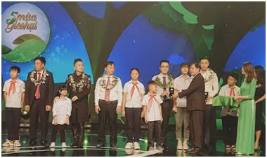 Vinamik cung Cap la yeu thuong “trao co hoi di hoc, cho co hoi doi doi“