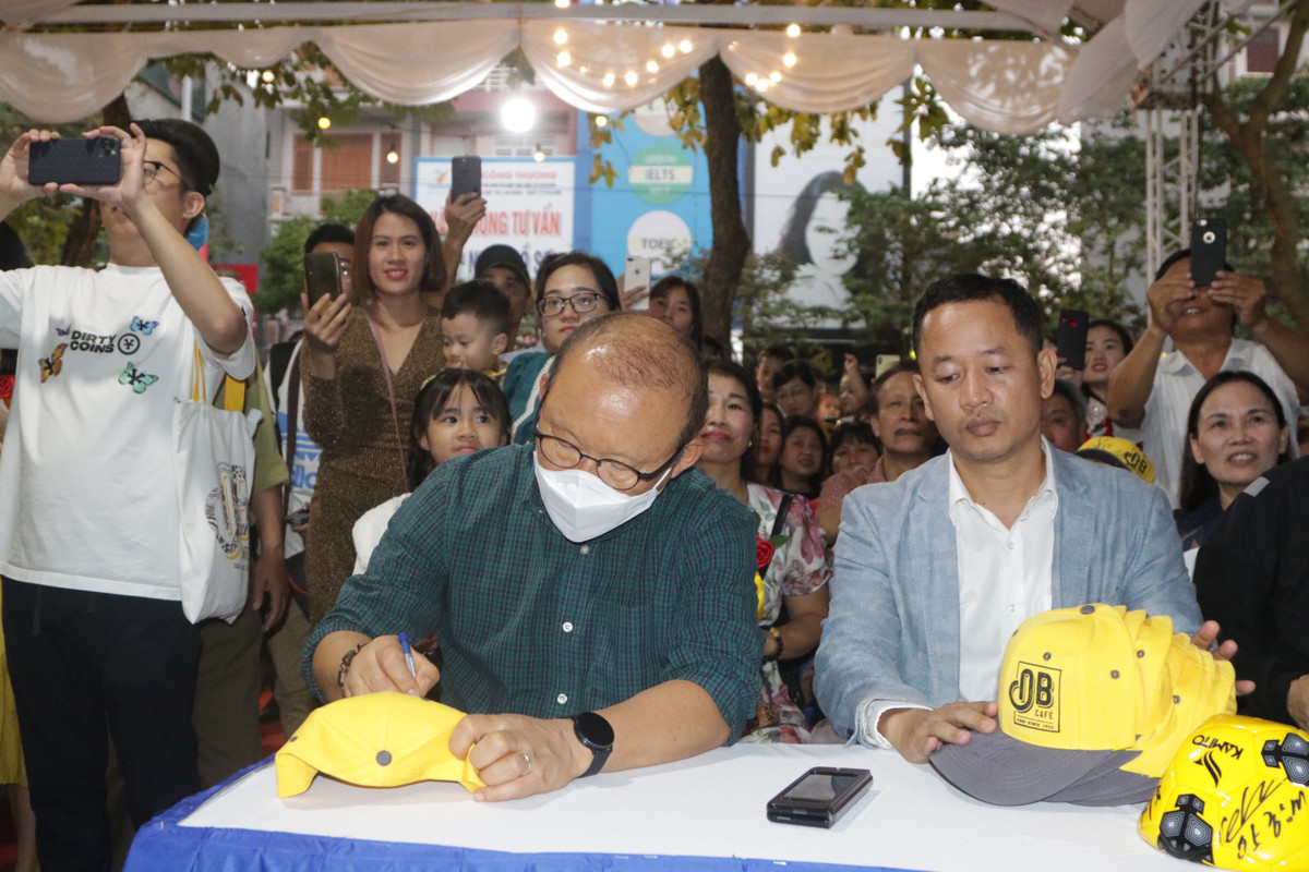 Ca phe Ong Bau khai truong quan dau tien tai que Van Thanh, Van Toan-Hinh-3