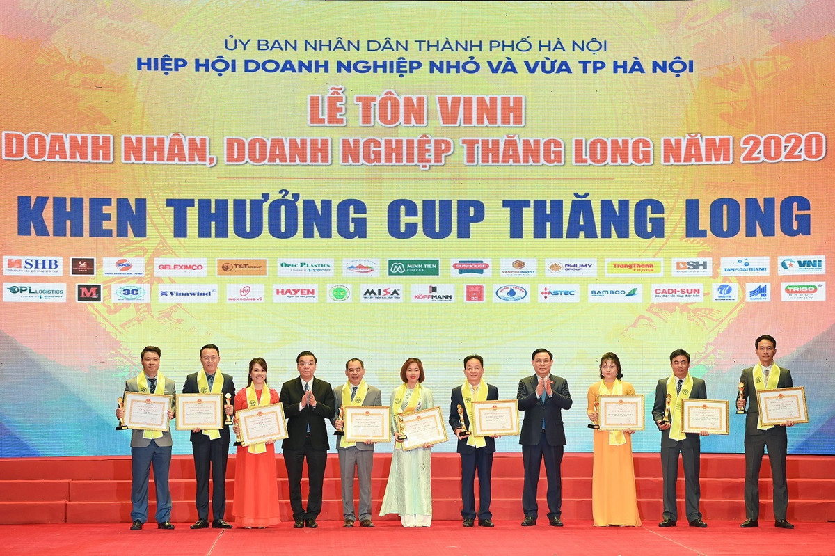 Doanh nhan Do Quang Hien duoc trao tang Huan chuong Lao dong hang Nhat-Hinh-3