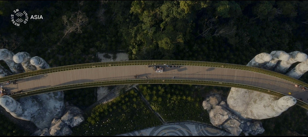 Trong khi đó, tổng đạo diễn Alex Cao khẳng định: “Hình thức biểu diễn trực tuyến này sẽ gắn kết cộng đồng yêu nhạc trên toàn thế giới, tạo thêm lạc quan cùng chung tay đẩy lùi đại dịch. Qua chương trình này, chúng tôi muốn mang hình ảnh tuyệt đẹp của thành phố Đà Nẵng - Việt Nam lan toả đến với bạn bè quốc tế qua những góc nhìn chưa từng có".