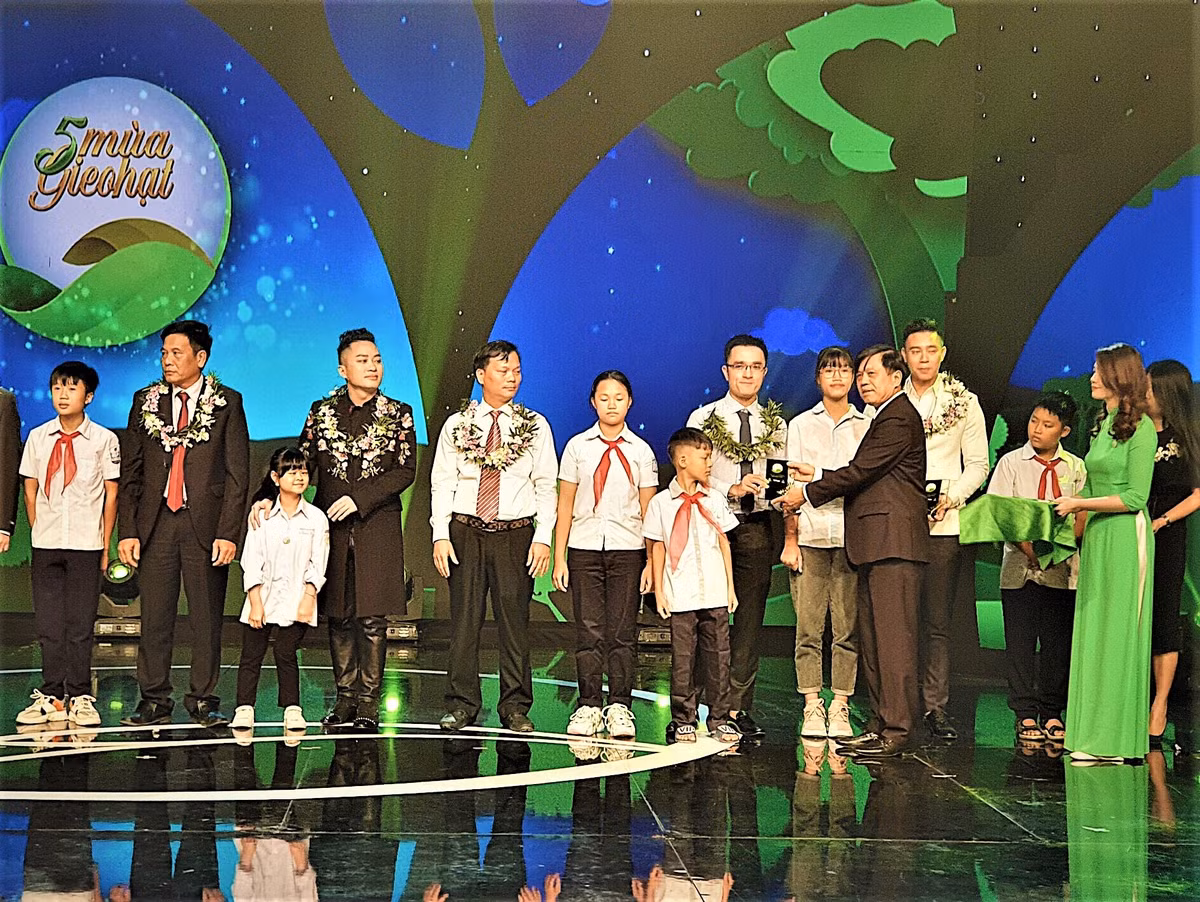 Vinamilk trao tang nhung co hoi cung chuong trinh “Cap la yeu thuong“-Hinh-4