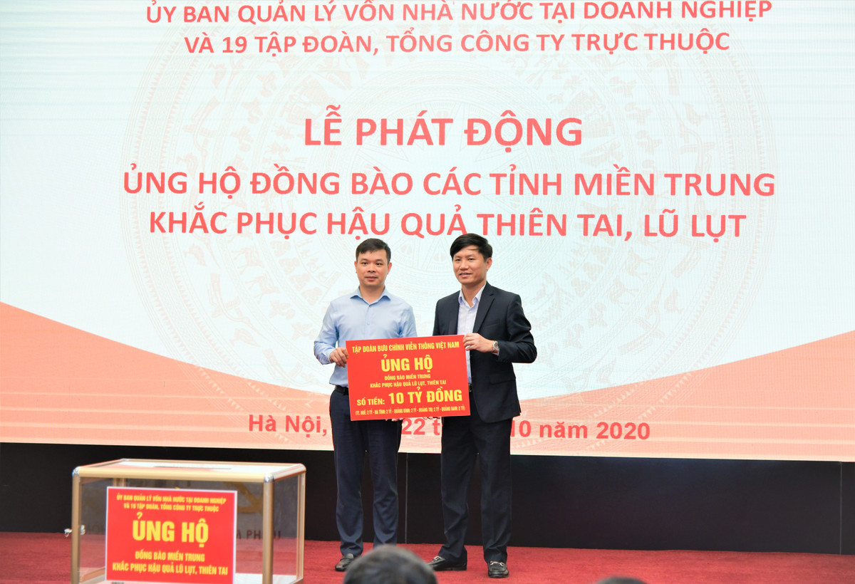 VNPT ung ho 10 ty dong de ho tro 5 tinh mien Trung khac phuc hau qua bao lut