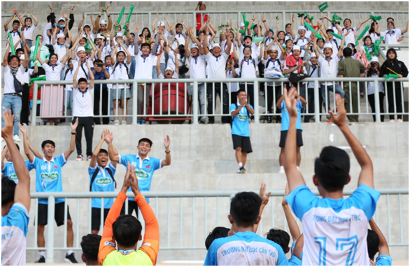 Soi dong man co vu chi co tai giai bong da sinh vien SV-League-Hinh-11