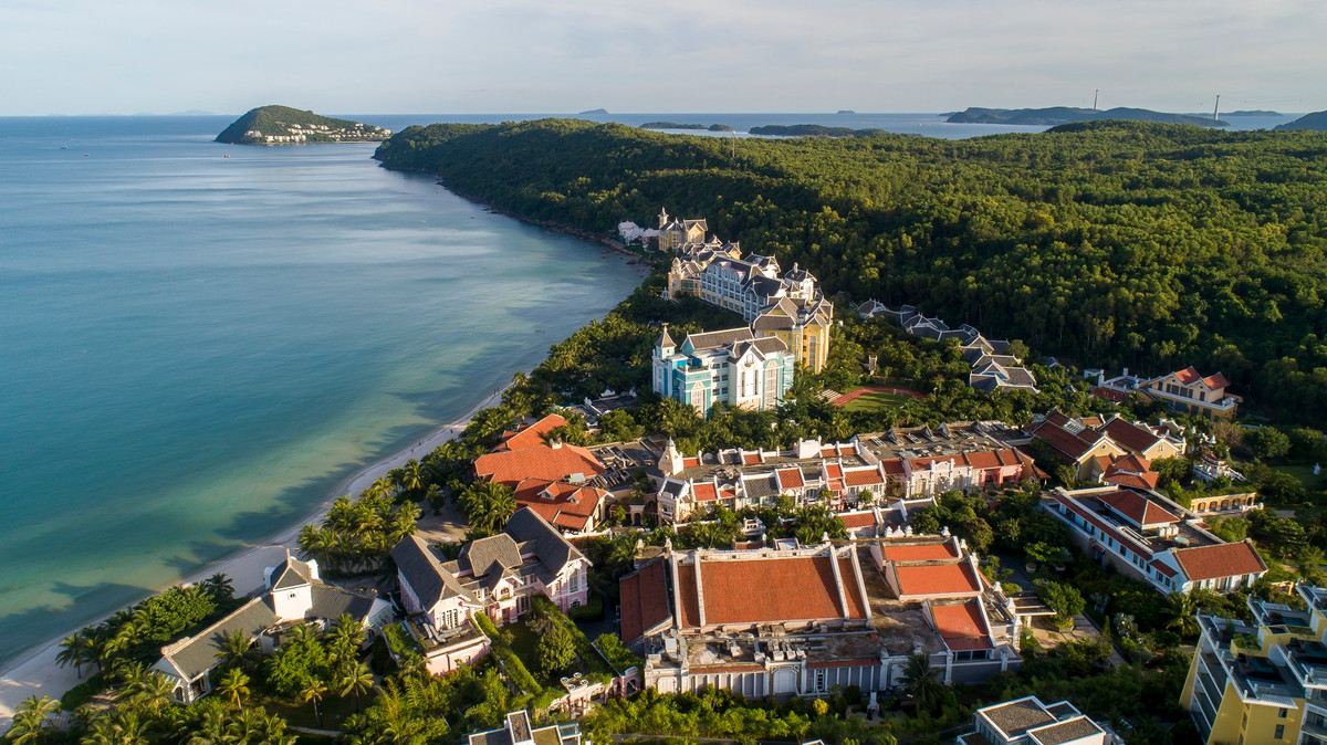 Sac mau Giang sinh tran ngap Nam Phu Quoc truoc them van hoi moi-Hinh-3