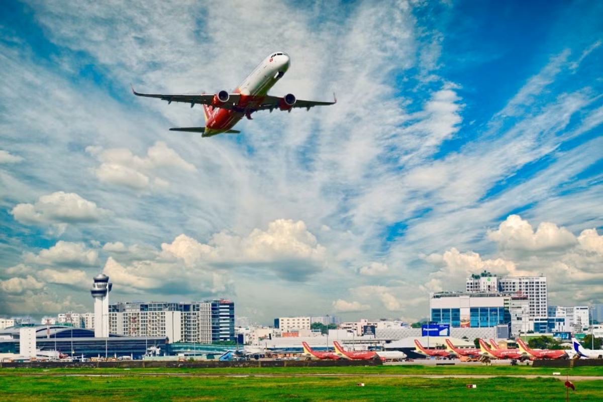 Vietjet van chuyen mien phi hang cuu tro, tang ve can bo den vung lu