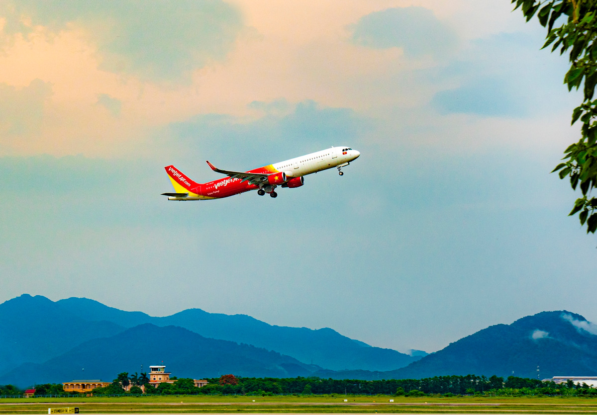 Vietjet trien khai chinh sach ho tro hanh khach den va di khu vuc mien Trung