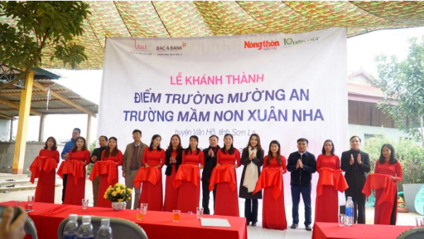 Nguoi dan ban Muong An phan khoi don diem truong moi-Hinh-2