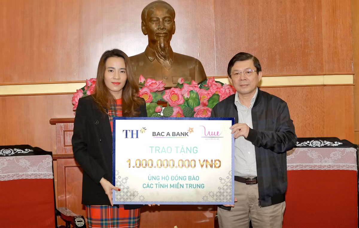 Tap doan TH ung ho 1 ti dong giup dong bao vung lu mien Trung