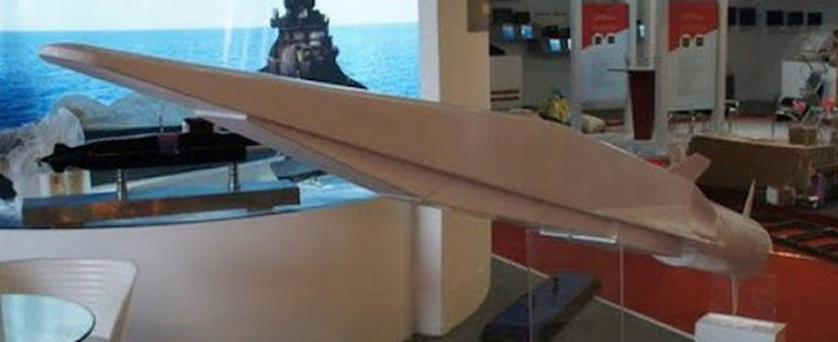 Cuối cùng, ông Leonov từ chối trả lời câu hỏi liệu tầm bay 900 km có phải là cự ly tối đa mà tên lửa hành trình chống hạm siêu thanh 3M22 Zircon có thể vươn tới hay không.