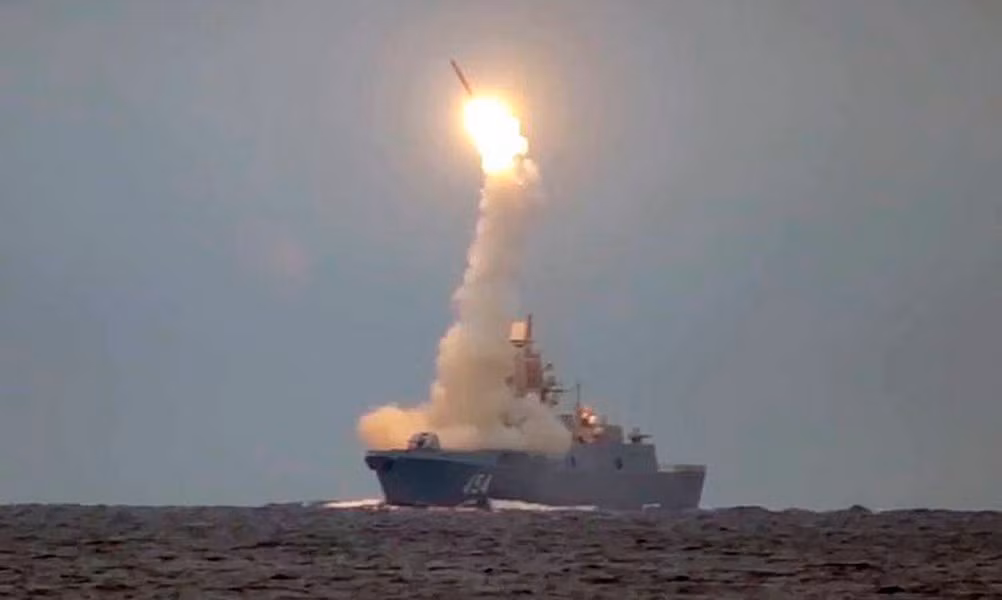 Ông Leonov tuyên bố rõ ràng: “Không có mệnh lệnh nào từ Bộ trưởng Quốc phòng về việc chấp nhận đưa tên lửa siêu thanh Zircon vào sử dụng trong thời gian gần đây”.