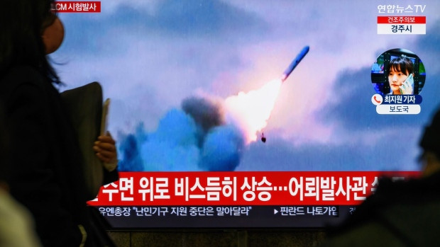 Vụ bắn thử đầu tiên của tên lửa Pulkhwasar-3-31 có thể được tiến hành bằng bệ phóng trên mặt đất. Hai lần phóng tiếp theo là từ một tàu ngầm giấu tên. Trong khi đó, phương pháp phóng sử dụng ống phóng ngư lôi hay sử dụng ống phóng riêng - vẫn chưa được biết.