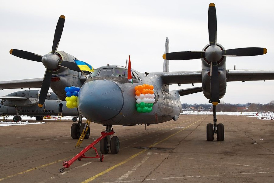 Thêm một chi tiết đáng chú ý nữa, đơn giá của máy bay vận tải An-32 tại thời điểm đầu những năm 2000 chỉ từ 6 triệu đến 9 triệu USD một chiếc, con số rẻ đến mức rất khó đối thủ nào cạnh tranh nổi.