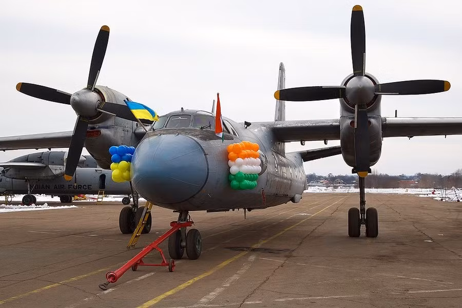 Thêm một chi tiết đáng chú ý nữa, đơn giá của máy bay vận tải An-32 tại thời điểm đầu những năm 2000 chỉ từ 6 triệu đến 9 triệu USD một chiếc, con số rẻ đến mức rất khó đối thủ nào cạnh tranh nổi.