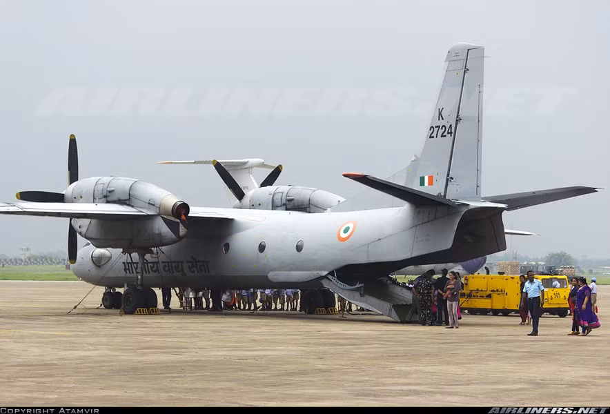 Hầu hết các quốc gia có điều kiện thời tiết xấu thường đặt mua máy bay vận tải hạng nhẹ An-32 do đặc tính bay đặc biệt đáng tin cậy của nó.