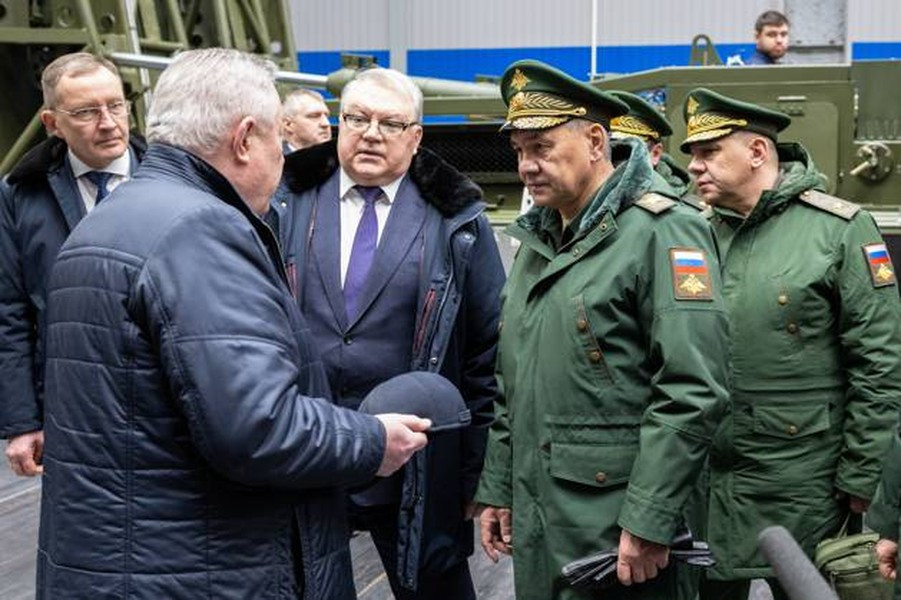 Bộ trưởng Quốc phòng Nga nhấn mạnh, quân đội đang rất cần các hệ thống pháo tự hành mới nhất, đáng lẽ chúng đã phải được đưa vào sử dụng trong năm nay.