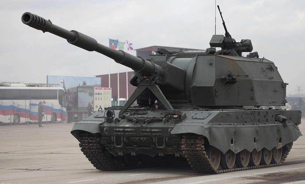 Khi đó Nhà máy Uraltransmash đã trưng bày một mẫu sản xuất hàng loạt của tổ hợp pháo tự hành 152 mm 2S35 Koalitsiya-SV và tuyên bố công việc đang diễn ra khẩn trương, nhưng sự thật lại khác hoàn toàn.