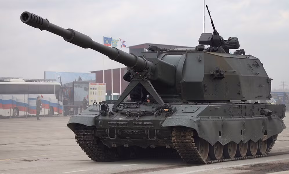 Khi đó Nhà máy Uraltransmash đã trưng bày một mẫu sản xuất hàng loạt của tổ hợp pháo tự hành 152 mm 2S35 Koalitsiya-SV và tuyên bố công việc đang diễn ra khẩn trương, nhưng sự thật lại khác hoàn toàn.