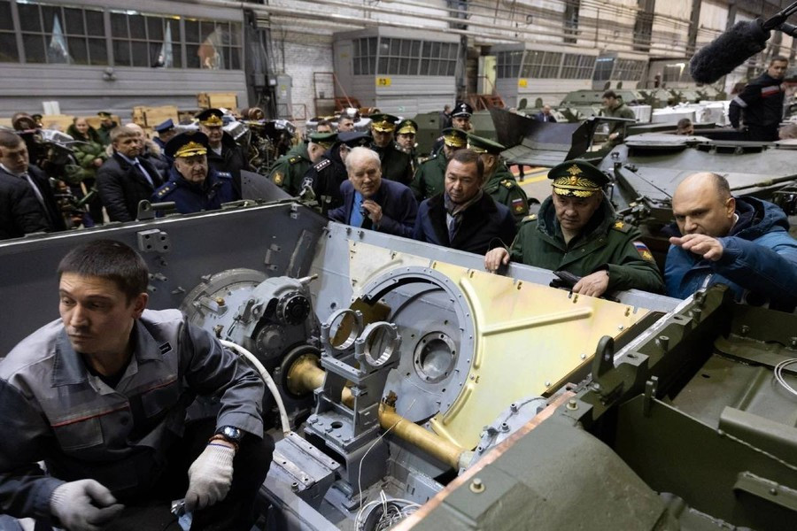 Mặc dù vậy theo đánh giá của ông Shoigu, nhà máy Uraltransmash không tuân thủ đúng thời hạn đã đặt ra cho việc sản xuất hàng loạt đối với vũ khí tối tân này.