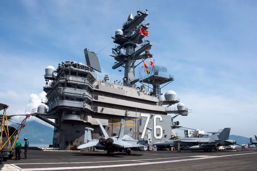 "Nếu được tiếp nhiên liệu, Intruder có thể di chuyển 2.000 km với 1 tấn vũ khí; Super Hornet sẽ cần ít nhất 2 lần tiếp nhiên liệu cho việc này và lên tới 3 lần để đảm bảo độ tin cậy", ông Ilya Kramnik nói rõ