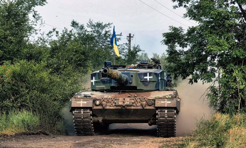 "Trong số hàng trăm xe tăng Leopard do phương Tây viện trợ cho Quân đội Ukraine, 26 chiếc đã bị phá hủy trên chiến trường, một số khác gặp vướng mắc do vấn đề sửa chữa và nguồn phụ tùng đảm bảo", tờ Foreign Affairs cho biết.