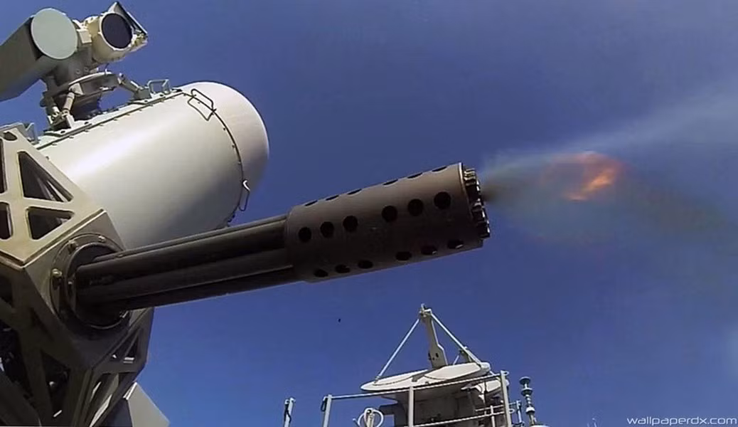 Khi phát hiện tên lửa địch tới gần, Phalanx CIWS sẽ tự động điều khiển hệ thống khai hỏa nhắm vào mục tiêu.