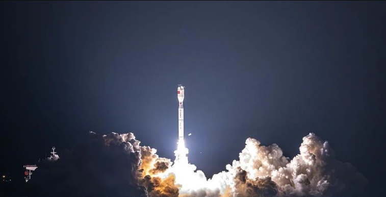 Theo China News, Jielong-3 được Trung tâm Phóng Vệ tinh Thái Nguyên phóng ngoài khơi vùng biển Dương Giang (thuộc tỉnh Quảng Đông, miền nam Trung Quốc), để đưa 9 vệ tinh vào quỹ đạo. Đây là lần phóng thứ ba của Jielong-3, sau lần đầu tiên vào tháng 12/2022 và lần thứ 2 cách đây một tháng.