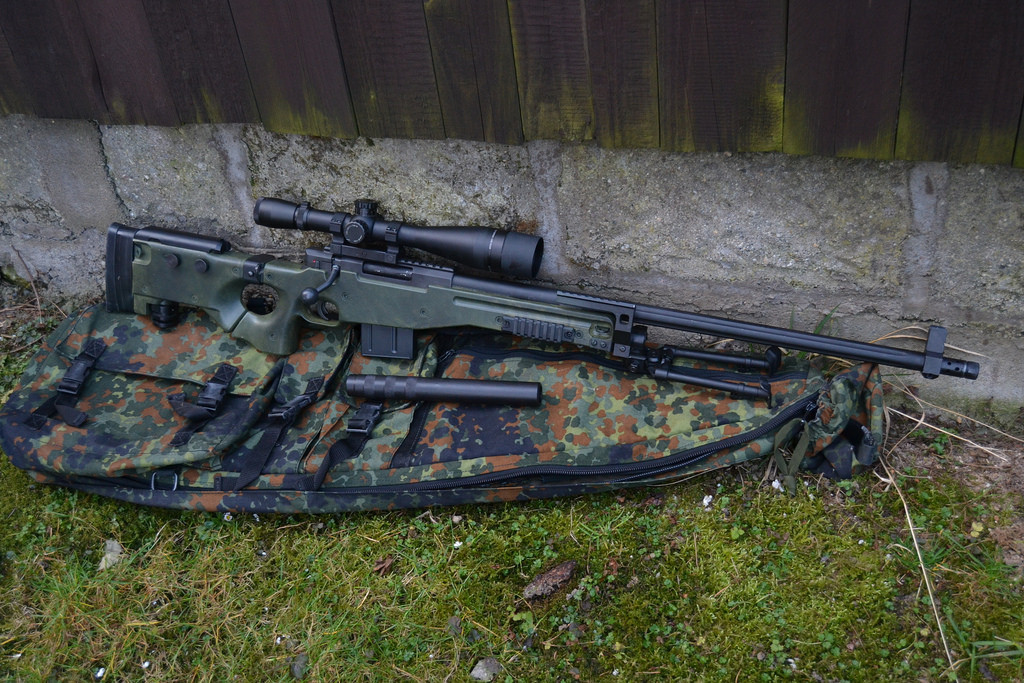 Cụ thể, khẩu súng bắn tỉa G22 phiên bản đầu của Đức có tầm bắn tối đa chỉ 1100 mét. Bù lại, độ chính xác của viên đạn này lại rất cao do nó có quỹ đạo bay khá thẳng và dễ tính toán. Nguồn ảnh: Wiki.