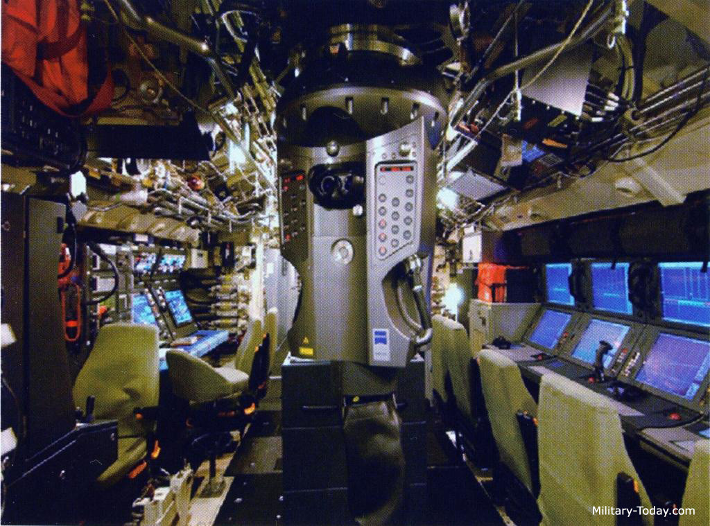 Cận cảnh bên trong khoang điều khiển chính của tàu ngầm U-214. Nguồn ảnh: Military-today.