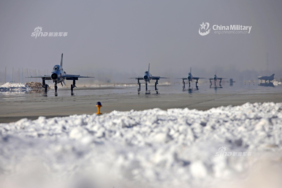 Trong quá khứ, thậm chí không quân Mỹ đã từng sử dụng Chengdu J-7 trong biên chế của mình với mục đích nghiên cứu tính năng máy bay Liên Xô. Những chiếc J-7 này được Trung Quốc chuyển qua Mỹ theo chương trình Đánh giá Công nghệ Nước ngoài khi hai nước bình thường hoá quan hệ. Nguồn ảnh: Sina.