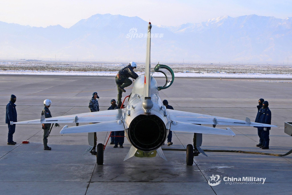 Với động cơ này, chiếc J-7 với trọng lượng rỗng 5,2 tấn có thể cất cánh với trọng lượng tối đa lên tới 9,1 tấn. Nguồn ảnh: Sina.