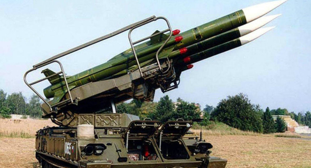 Tiếp đến là Buk-M2. Đây là tổ hợp phòng không tầm trung cơ động, nhiều nguồn tin khẳng định Syria đang có ít nhất từ 36 tổ hợp loại này. Nguồn ảnh: Archive.