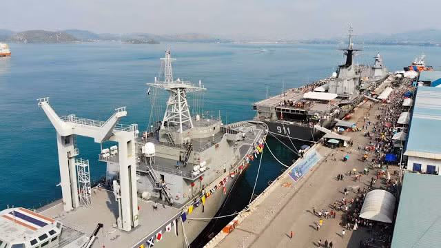 Đây là tàu sân bay duy nhất của Đông Nam Á và là thứ vũ khí giúp Hải quân Thái Lan đứng ngang hàng với các cường quốc quân sự trên thế giới khi được góp mặt trong danh sách những quốc gia sở hữu tàu sân bay. Nguồn ảnh: QQ.