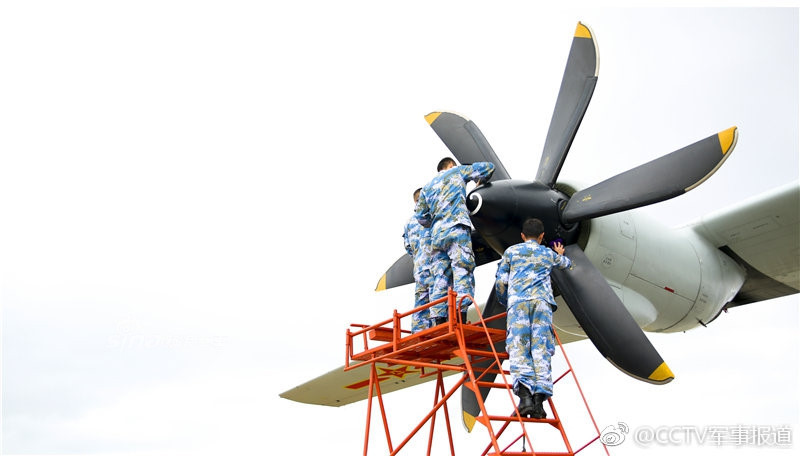 Đây là loại máy bay cảnh báo sớm thế hệ thứ ba được Trung Quốc phát triển từ máy bay vận tải hạng trung Shaanxi Y-9. Nguồn ảnh: Sina.