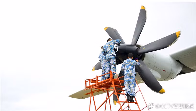 Đây là loại máy bay cảnh báo sớm thế hệ thứ ba được Trung Quốc phát triển từ máy bay vận tải hạng trung Shaanxi Y-9. Nguồn ảnh: Sina.