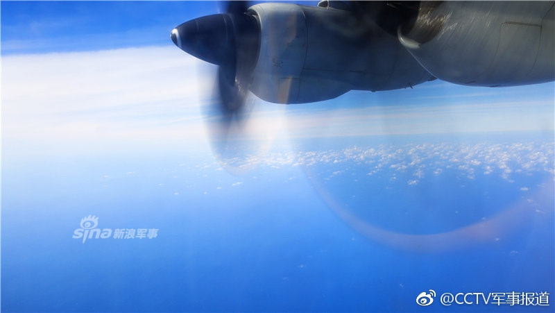 Với bốn động cơ cánh quạt, KJ-500 có trọng lượng cất cánh tối đa lên tới 77 tấn - nghĩa là lớn hơn cả máy bay vận tải C-130 của Không quân Mỹ. Tốc độ tối đa của KJ-500 vào khoảng 550 km/h và có tầm hoạt động khoảng 5700 km tuỳ điều kiện hoạt động. Nguồn ảnh: Sina.