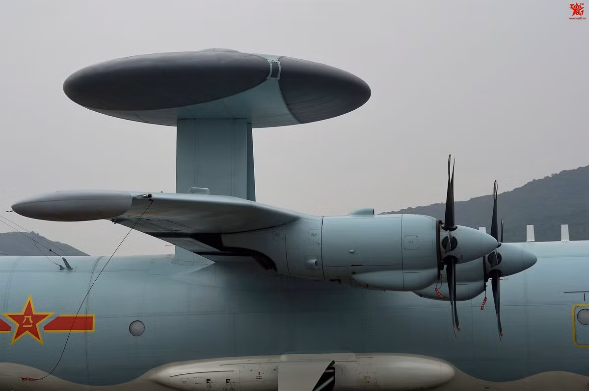 Thậm chí loại máy bay cảnh báo sớm này còn được coi là thứ vũ khí hiệu quả nhất mà Trung Quốc tự sản xuất được có khả năng đối phó với các loại máy bay tàng hình của đối phương. Nguồn ảnh: Sina. '