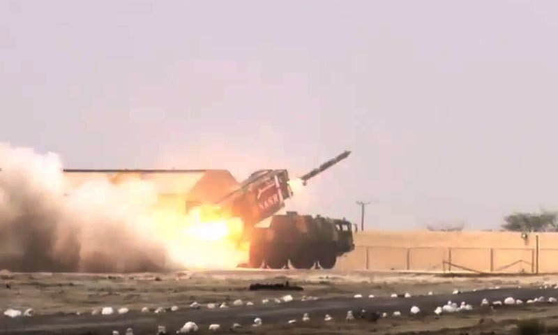 Xe phóng của Nasr dựa trên khung gầm của loại xe tải đặc biệt Wanshan WS2400 8x8 do Trung Quốc thiết kế. Xe phóng giống hệt cũng được sử dụng trên hệ thống tên lửa pháo AR-1A 300 mm của Trung Quốc. Nguồn ảnh: Militarytoday.