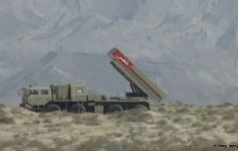 Nasr (chiến thắng) hay Haft-9 (báo thù) là dòng tên lửa đạn đạo tầm ngắn, được phát triển ở Pakistan. Nhiều ý kiến cho rằng tên lửa này được phát triển với sự hỗ trợ của Trung Quốc. Sự tồn tại của Nasr đã được phát hiện vào năm 2011. Nguồn ảnh: Militarytoday.