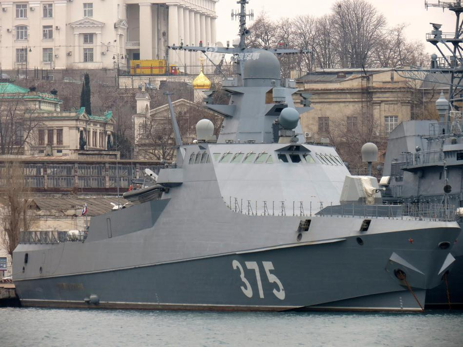 Trong thời gian từ năm 2014 tới năm 2016, Nga đã đóng xong tàu tuần tra biển đầu tiên theo Đề án 22160 này và tới năm 2018 vừa rồi, chiếc đầu tiên đã được gia nhập Hải quân Nga, phục vụ trong hạm đội Biển Đen. Nguồn ảnh: Sina.