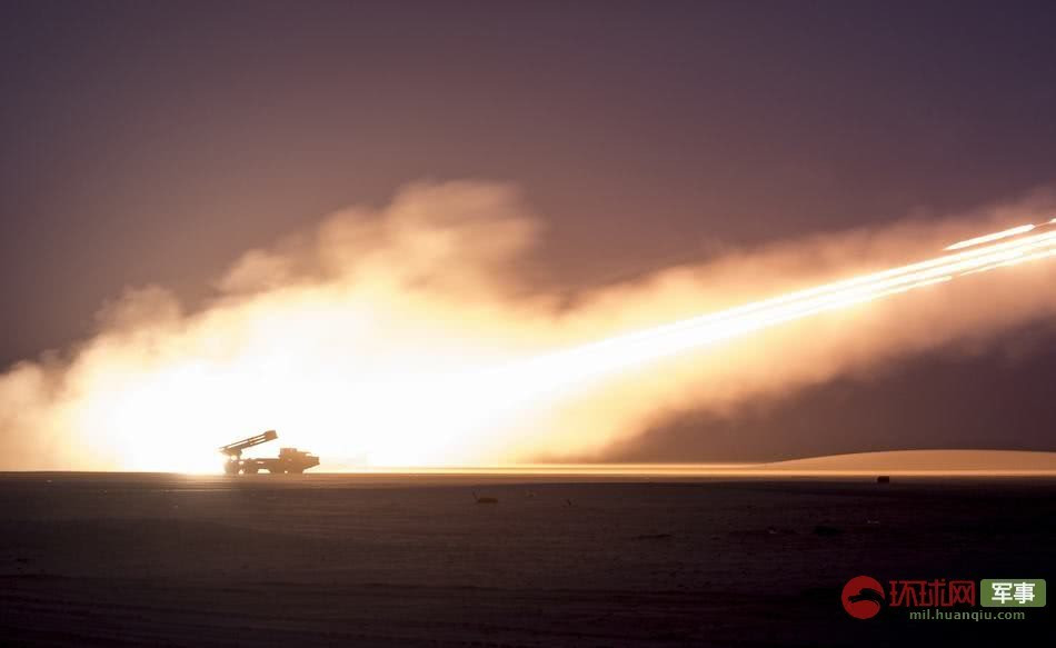 Về tầm bắn, Smerch có tầm bắn chỉ 90 km. Hai loại đạn phổ biến nhất được sử dụng là 9M55 và 9M528. Trong đó, 9M55 có trọng lượng 243kg và có tầm bắn tối đa 50 km trong khi đó để đạt tầm bắn 90km, cần phải sử dụng đạn nổ mạnh 9M528 trọng lượng 815 kg. Nguồn ảnh: QQ.