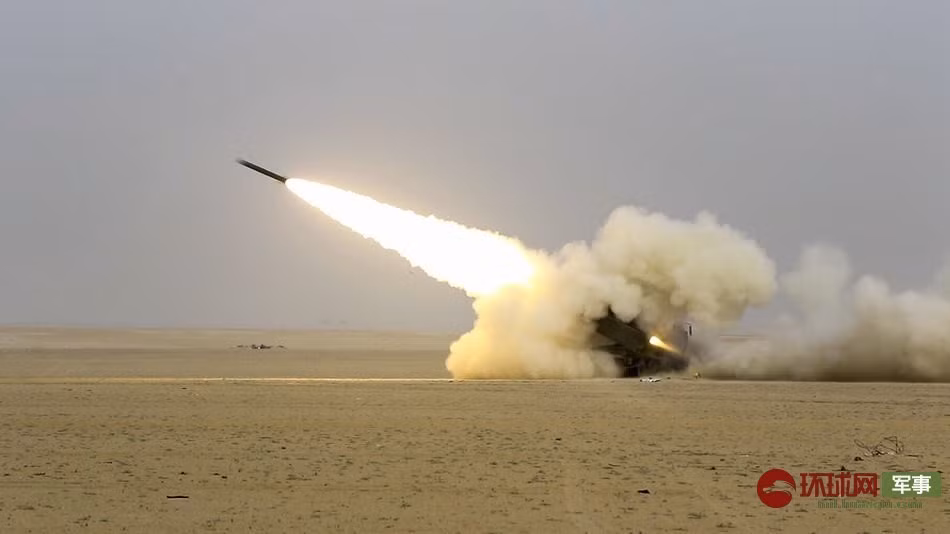 Mặc dù vậy xét về mặt giá thành, với giá lên tới hơn 5 triệu USD mỗi tổ hợp, khẩu pháo phản lực phóng loạt HIMARS được xem là có giá quá đắt đỏ và không phù hợp với việc trang bị số lượng lớn. Nguồn ảnh: QQ.