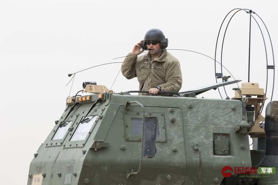 Tựu chung lại, có thể thấy rằng các tổ hợp của Nga loại BM-30 dù có hiệu quả chiến đấu kém hơn nhưng hoàn toàn có thể cung cấp hoả lực vượt trội khi được trang bị số lượng lớn. Bù lại, phía Mỹ lại nghiêng về chất lượng nhiều hơn với việc sử dụng các loại đầu đạn đắt tiền, tầm bắn cực xa và độ chính xác cao như tên lửa. Nguồn ảnh: QQ.